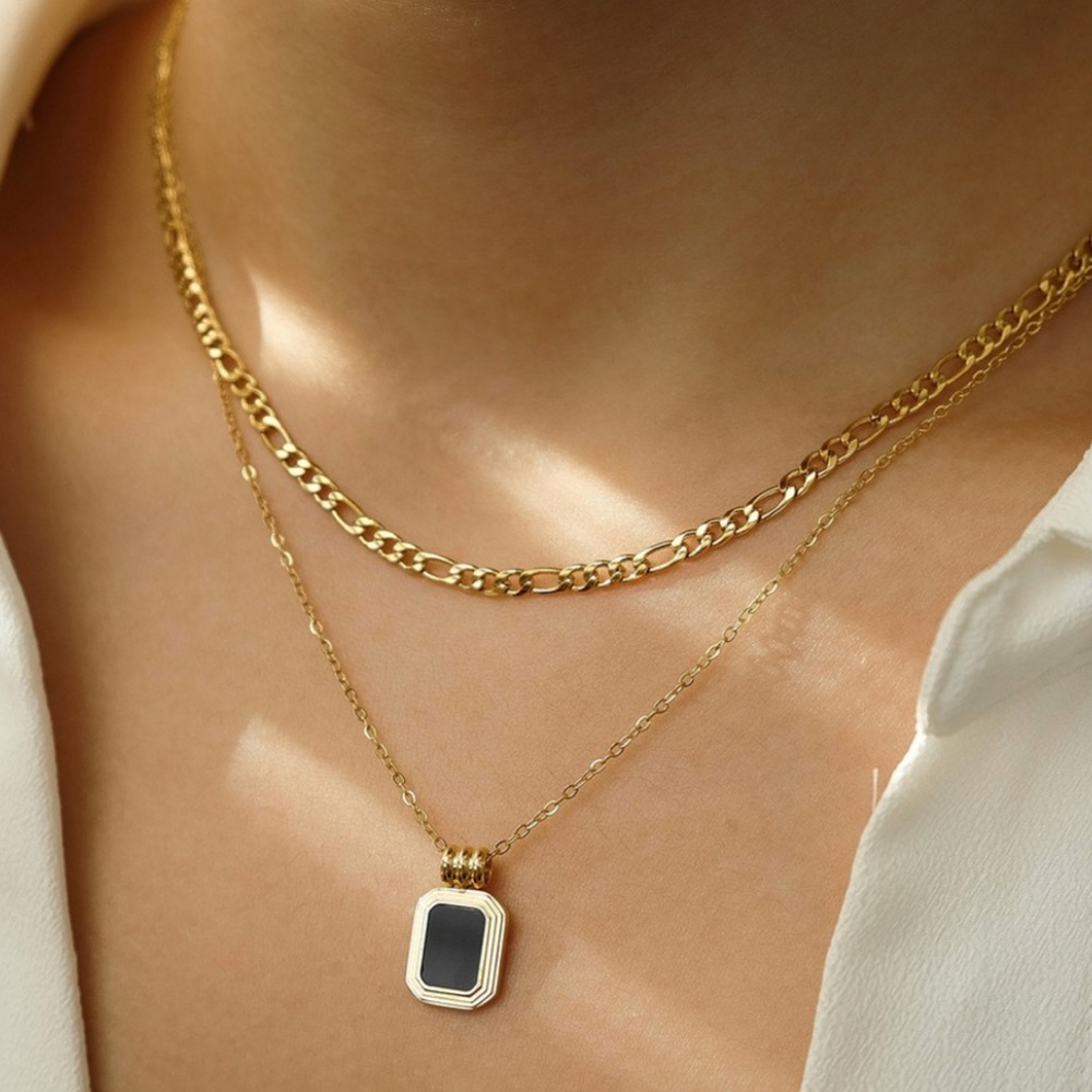 Ridge Rectangle Onyx Chain Necklace | 18K Gold Plated Stainless Steel - Picture 3 of 5